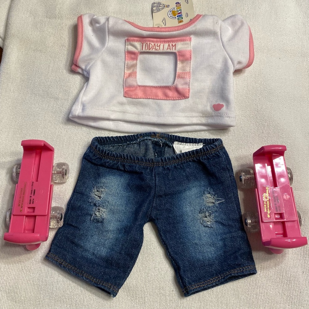 Build A Bear outfit. Includes distressed jeans, cute shirt, and rollerskates. - Picture 11 of 11